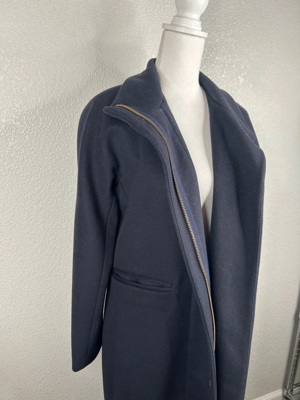 J. Crew 100% Virgin Wool Navy Blue Winter Pea Coat Broken Zipper Jacket Size 4 - Picture 3 of 8